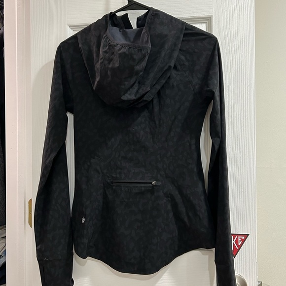 Lululemon Cross Chill Performance Jacket - Picture 2 of 5